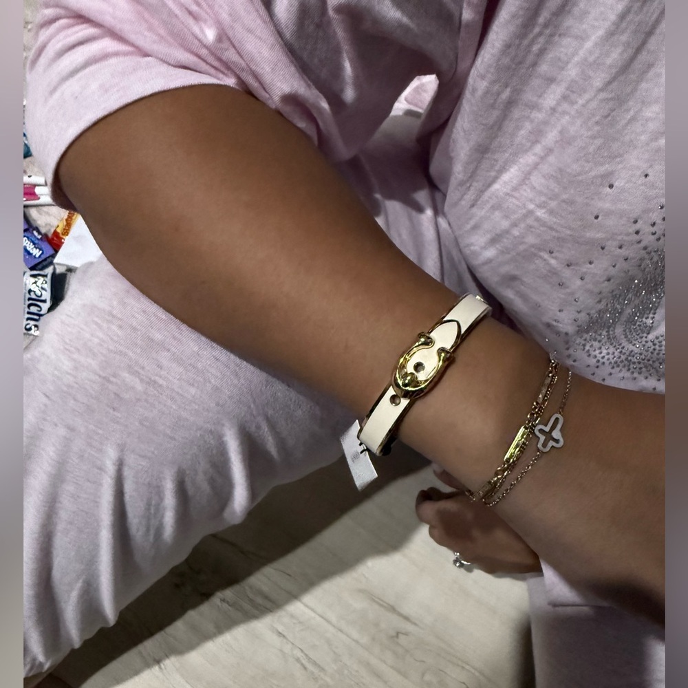 COACH SIGNATURE C BANGLE gold and cream bracelet - Picture 5 of 10